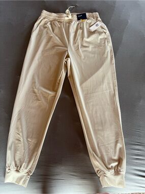 Old Navy Women’s Small Cream Sleektech High Rise Jogger, new with tags